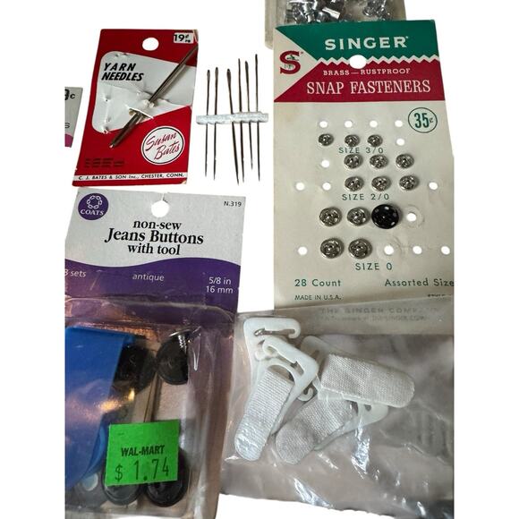 Lot Vintage Sewing Notions Singer Woolworth Primstyle Hooks Snaps Buttons USA - Picture 4 of 5